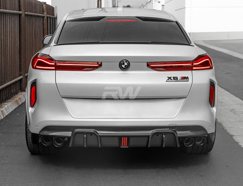 Alternative view of RW Carbon BMW F95 X5M/F96 X6M Man Style CF Diffuser