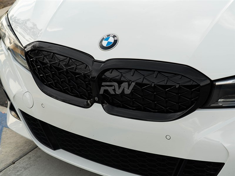Alternative view of RW Carbon BMW G20 330i M340i Gloss Black Diamond Front Grilles