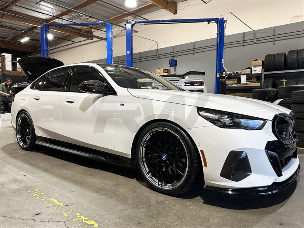 RW Carbon BMW G60 5-Series Carbon Fiber Side Skirt Extensions - Image 2