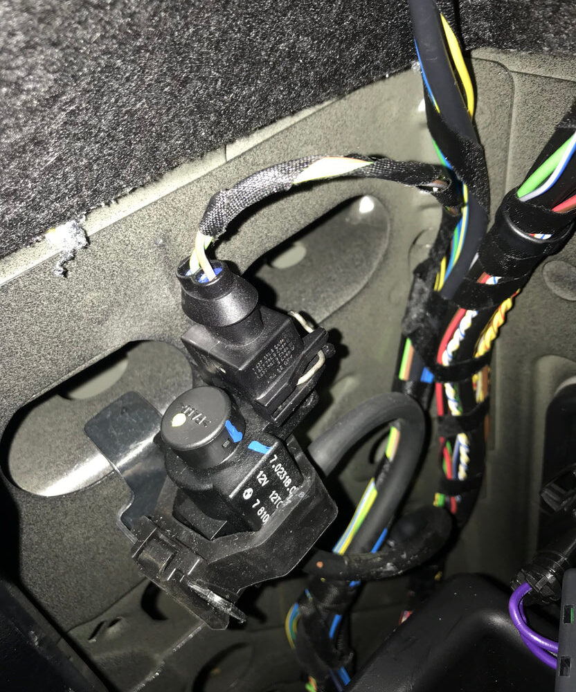Alternative view of Valvetronic Designs BMW Exhaust Valve/Flap Controller