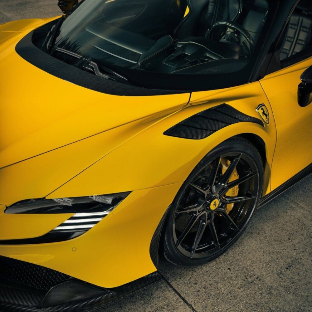 NOVITEC 2019-2024 Ferrari SF90 Race Front Fenders w/ Carbon Vents